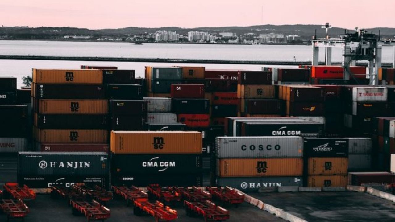 International Shipping Methods Compared: Speed, Cost, and Buyer Experience